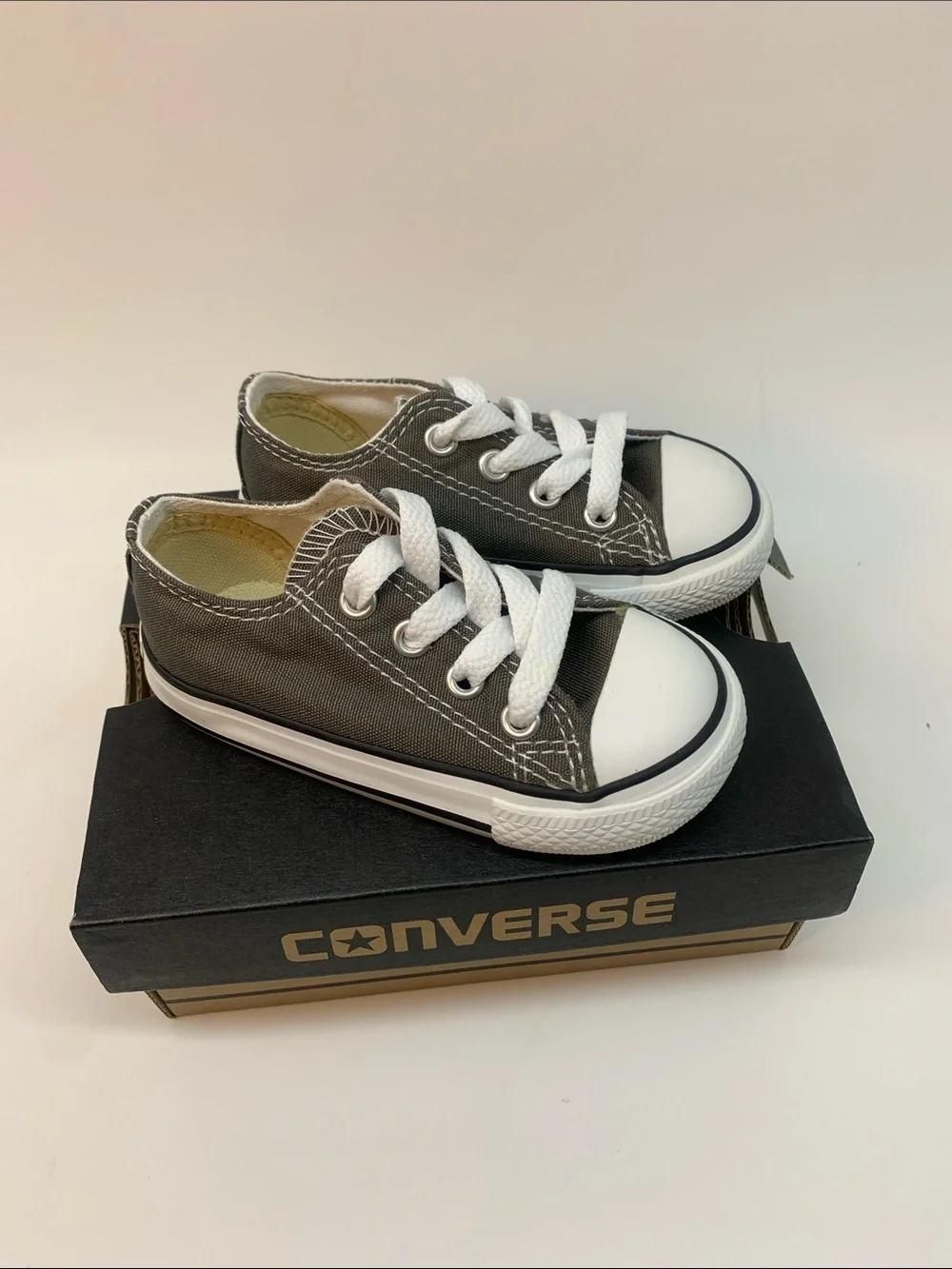 Converse Kids' Classic Baby Low-Top Canvas Sneakers in Gray Size 5